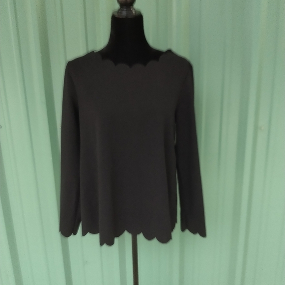 Women's Black Top Blouse Scalloped Neckline & Hem Size Medium - Picture 1 of 4
